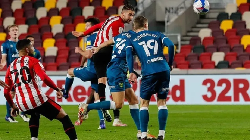 Trận đấu giữa Norwich City và Brentford