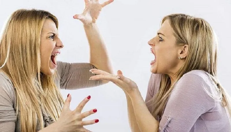 Chiêm bao thấy bạn bè đánh nhau